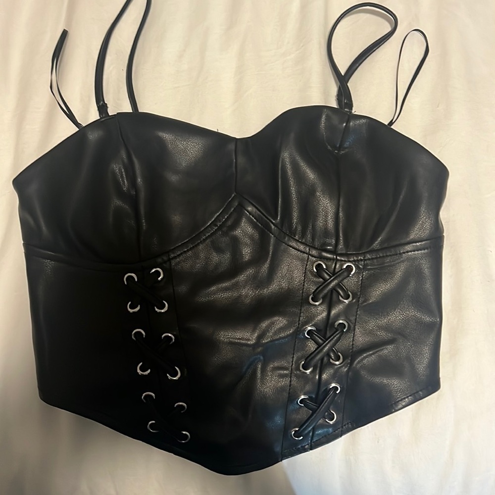 Leather corset like v crop top